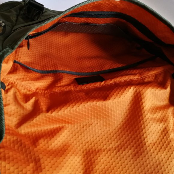 Tumi Alpha Bravo Benning Deluxe Messenger - Green & Orange - Picture 5 of 10